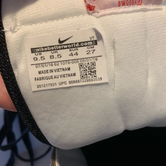 Travis Scott shoes - Picture 5 of 6